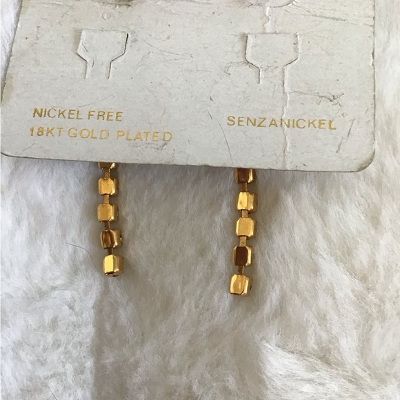 Gift Idea Pair of golden Earrings with green crystals. New - Picture 2 of 2